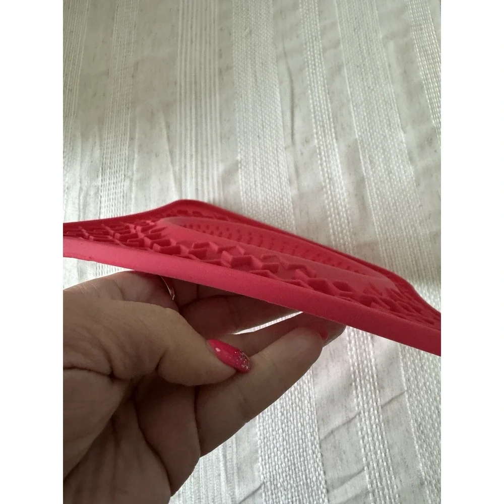 Red Silicone Pet Food Licking Mat‎ 10x10